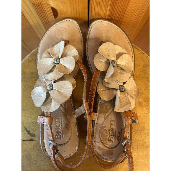 Born Hand Crafted Footwear Women’s 7 Floral Strappy Sandals Slip Ons Read - Picture 7 of 11